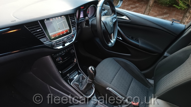 astra cdti sri interior